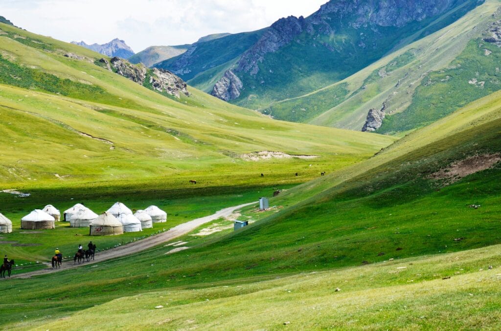 Voyage au Kirghizistan en 2025 - Trek vers le lac Chatyr-Kol et yourtes - ANN NostalAsie