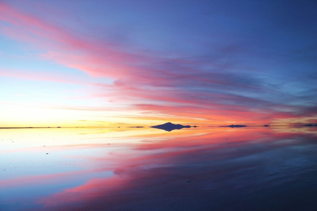 Voyage en Bolivie en 2025 - Crépuscule dans le salar d'uyuni - Voyage sur mesure avec NostaLatina ANN