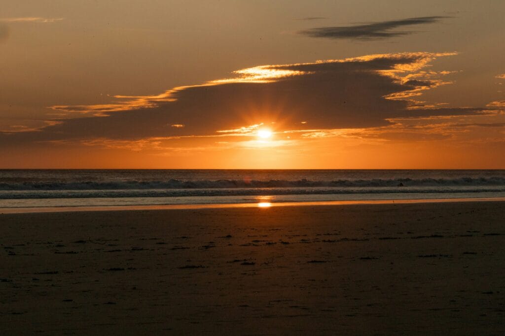 Voyage au Nicaragua en 2026 - Plage et coucher de soleil à ometepe - Voyage sur mesure avec NostaLatina ANN