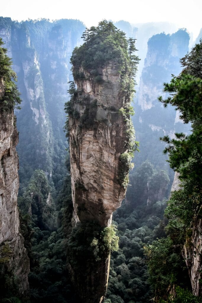 Voyage en Chine en 2025 - Visiter le parc national de Zhangjiajie - pilier rocheux dans le parc de zhangjiajie - Agence de voyage NostalAsie ANN