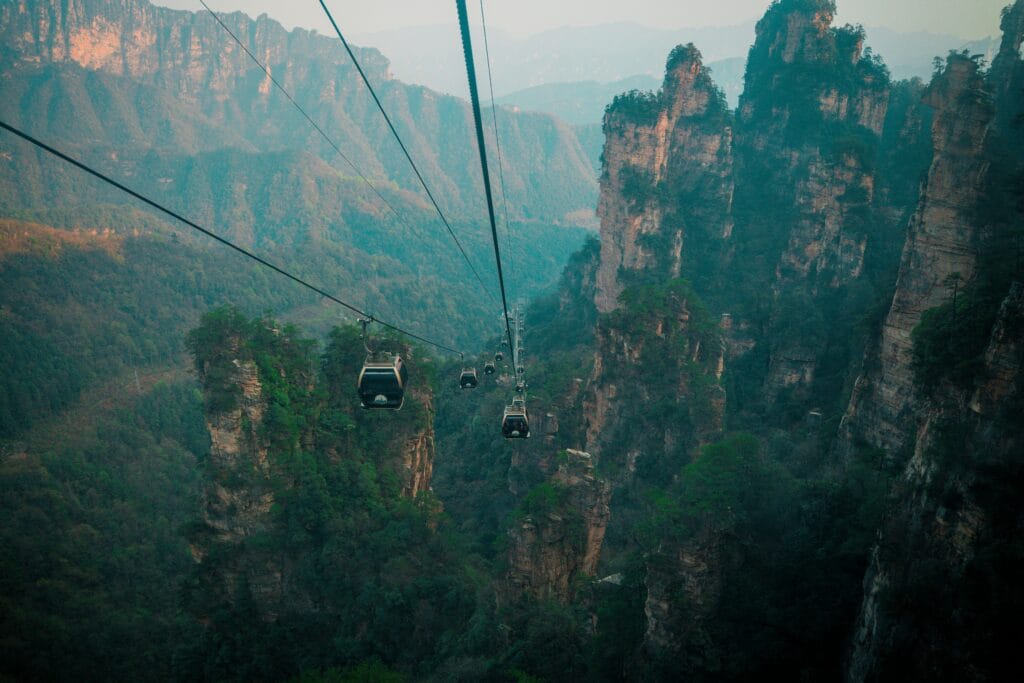 Voyage en Chine en 2025 - Visiter le parc national de Zhangjiajie - téléphériques dans le parc national de zhangjiajie - Agence de voyage NostalAsie ANN