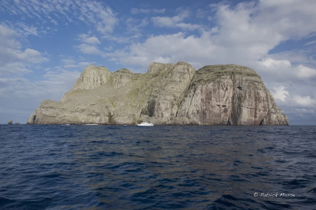 Voyage en Colombie - Île de Malpelo - vue de le l'île de Malpelo