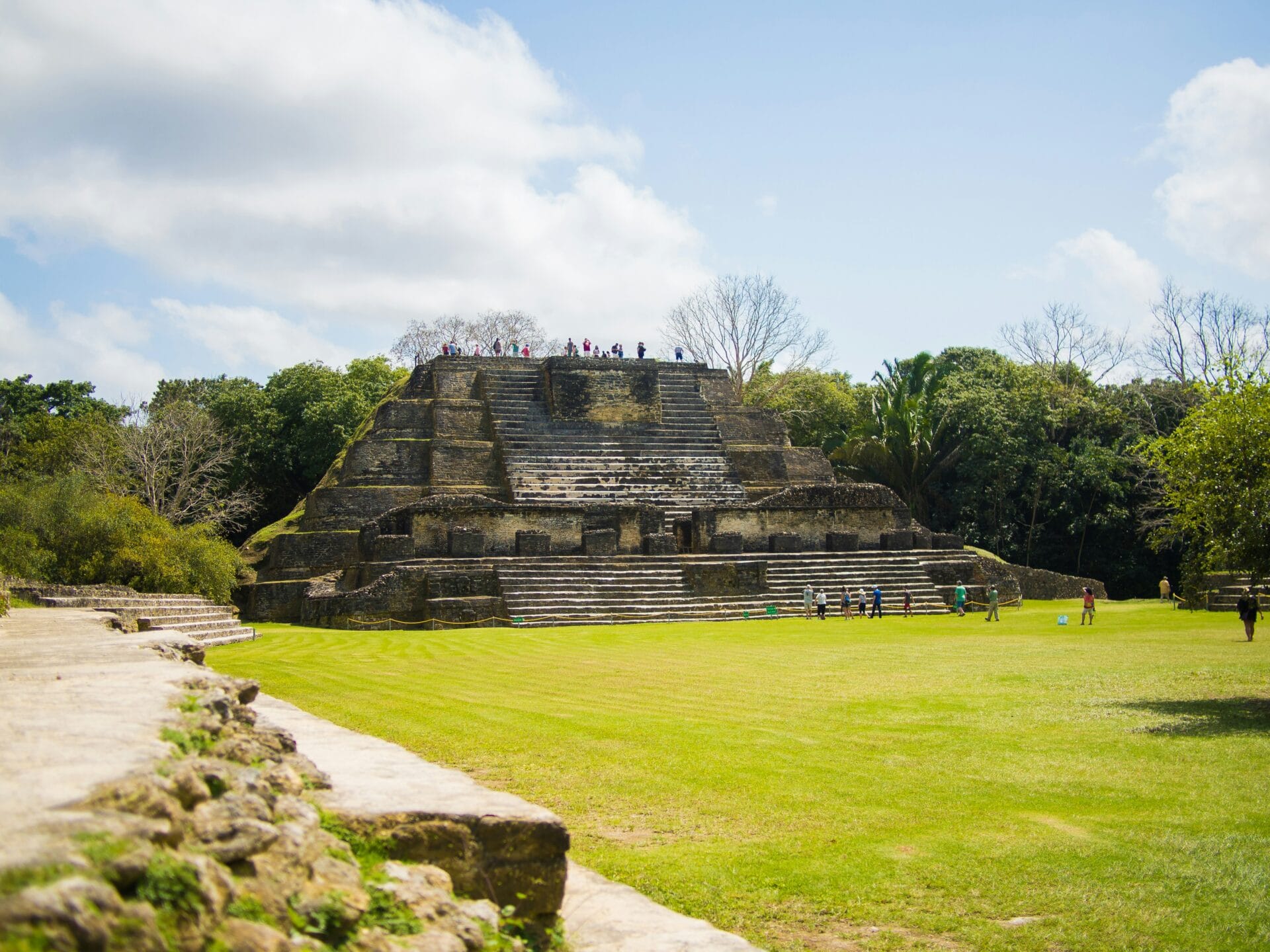 Voyage au Bélize en 2025 : Découvrez notre top 10 des lieux à voir au Bélize. Entre temples mayas, île paradisiaques, villages typiques ou parcs naturels, partez avec l'agence de voyage sur mesure NostaLatina ANN