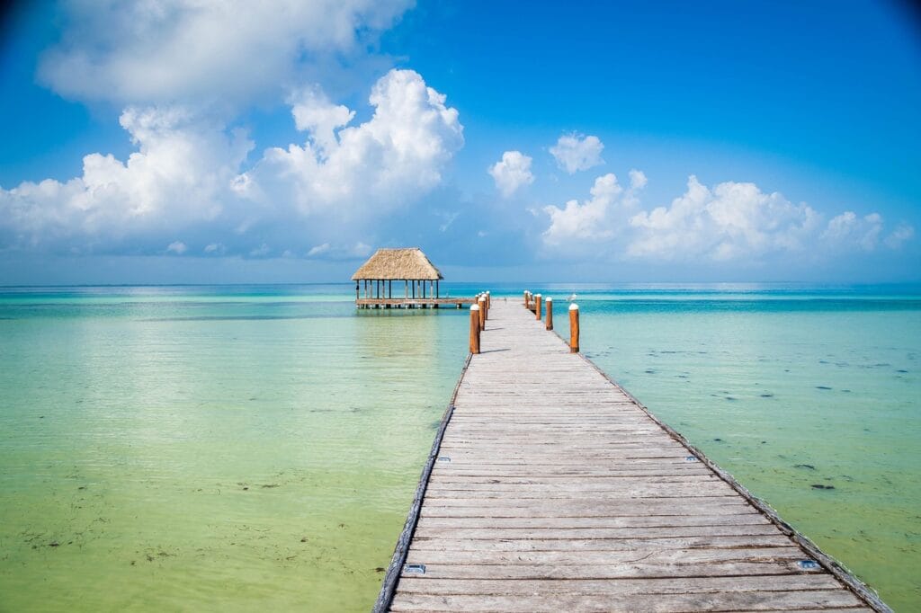 Voyage au Mexique en 2025 - Isla Holbox, ponton et vue sur la mer - Agence de voyage NostaLatina ANN