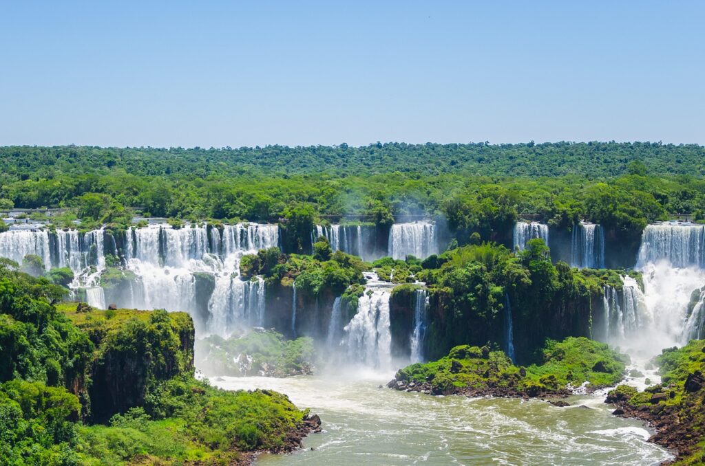 Voyage au Brésil en 2025 - visiter les chutes d'Iguazú au Brésil - Agence de voyage NostaLatina ANN