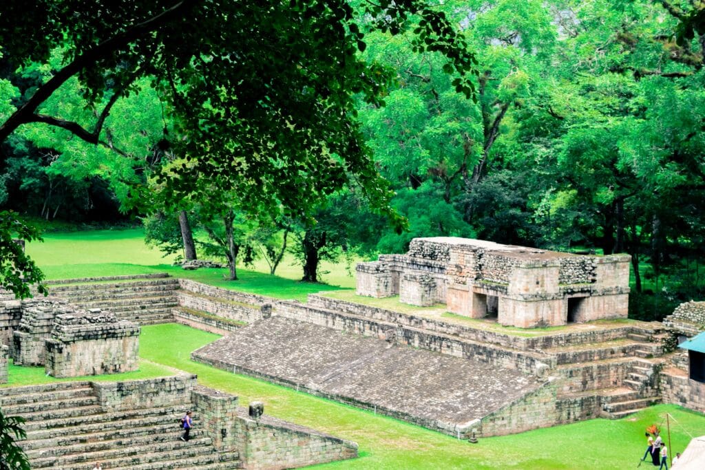 Voyage au Honduras en 2025 - Visiter Copan - Vue sur la cité maya de Copan - ANN NostaLatina