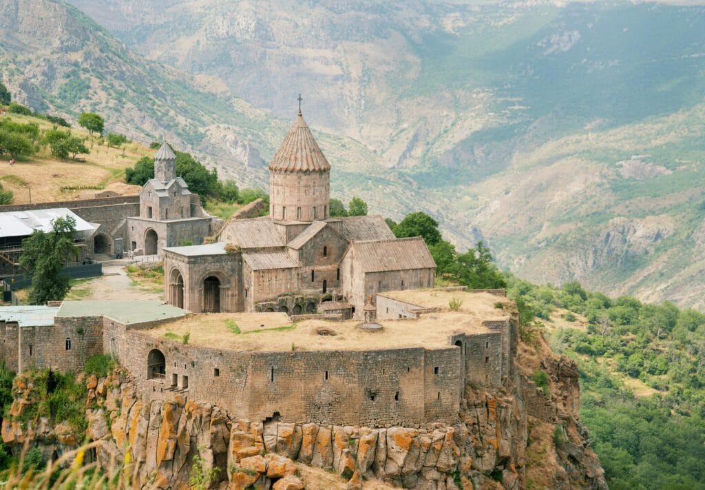 Voyage en Arménie en 2025 - Vue sur le Monastère de Tatev - ANN NostalEurope