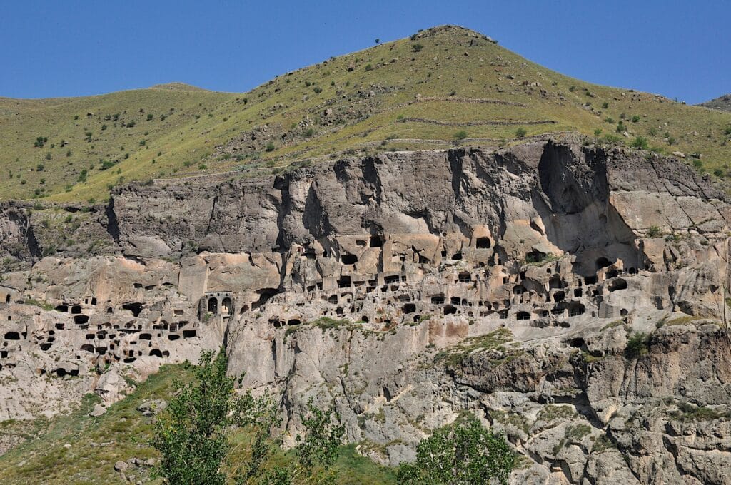 Voyage en Géorgie en 2025 - Sites troglodytes de Vardzia - ANN NostalEurope