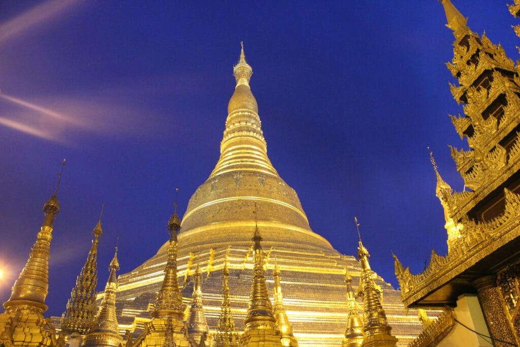Voyage en Birmanie en 2025 - Visiter Rangoun - Pagode de Shwedagon - ANN NostalAsie