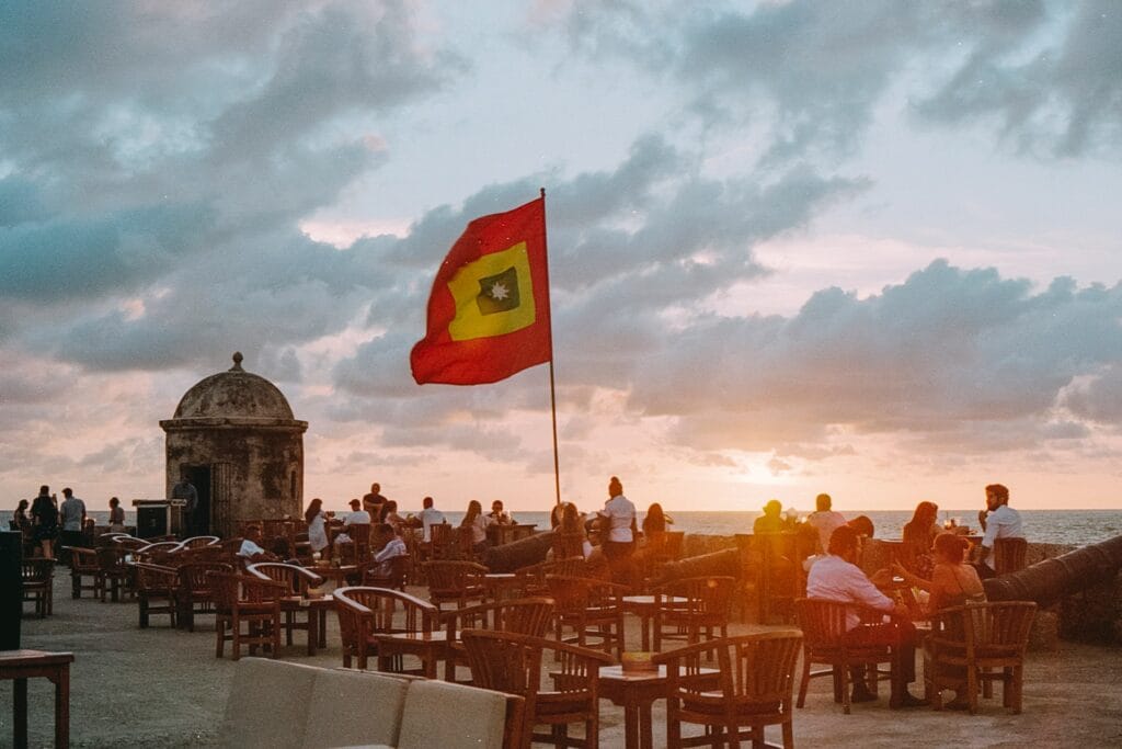 Voyage en Colombie en 2025 - Coucher de soleil sur les remparts du Castillo de San Felipe de Barajas - ANN NostaLatina