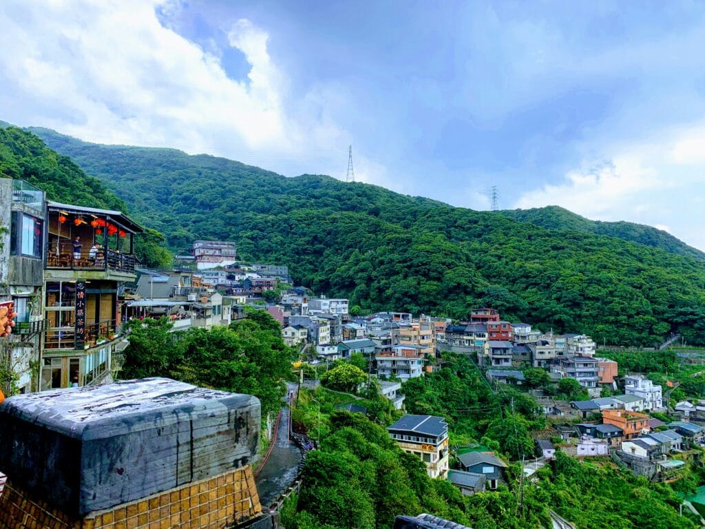 Voyage à Taiwan en 2025 - Vue sur Jiufen depuis les hauteurs - ANN NostalAsie