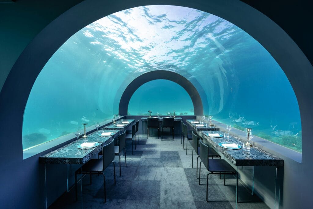 Voyage aux Maldives en 2025 - restaurant ithaa undersea - Voyage sur mesure avec NostalAsia ANN
