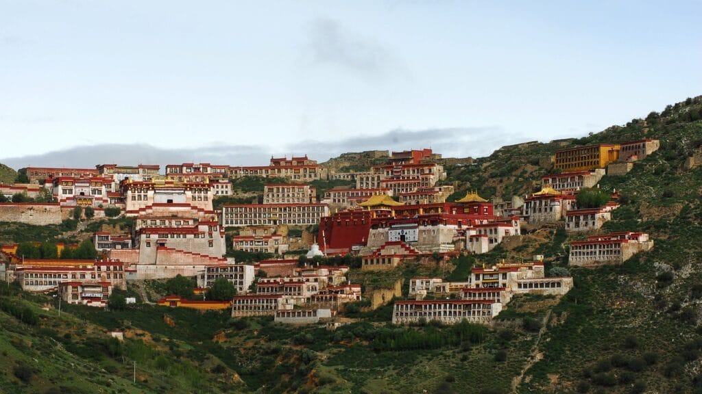 Voyage au Tibet en 2025 - Monastère de Ganden - ANN NostalAsie