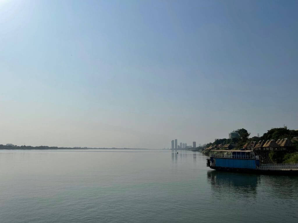 Voyage au Cambodge en 2026 - Embarcadère pour visiter le lac Tonlé Sap - Voyage sur mesure avec NostalAsia ANN