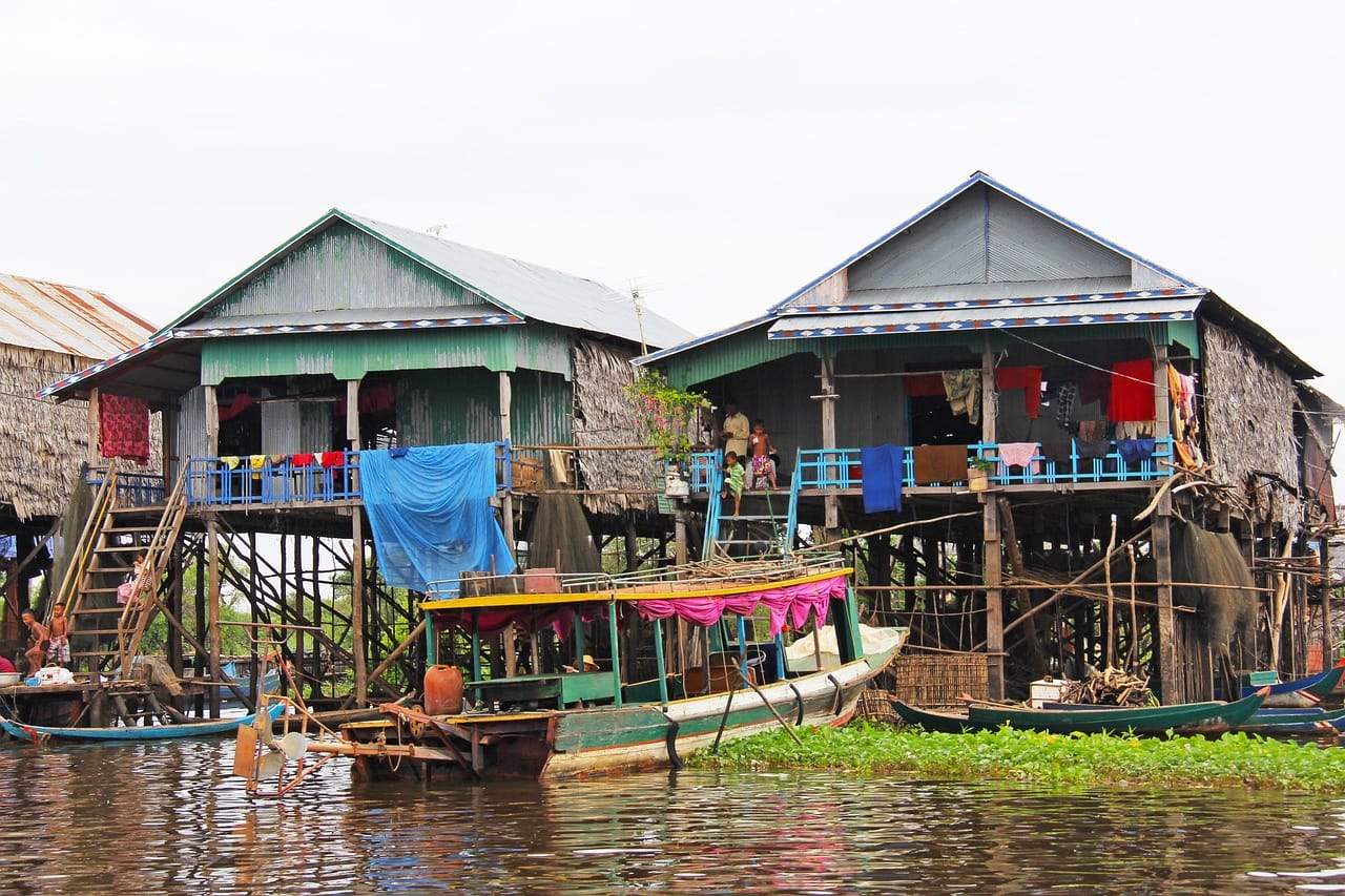 Voyage au Cambodge en 2026 - Visiter le lac Tonlé Sap - Maisons sur pilotis - Voyage sur mesure avec NostalAsia ANN