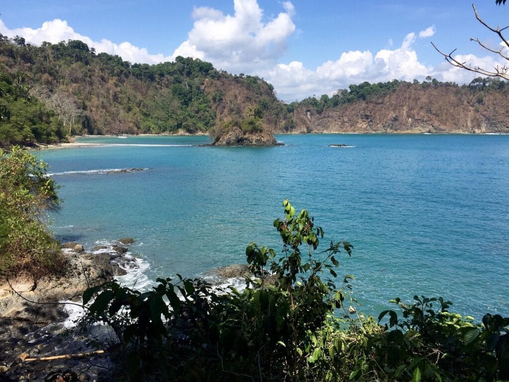 Voyage au Costa Rica en 2026 - vue sur le bord de mer dans le parc de manuel antonio - Voyage sur mesure avec NostaLatina ANN