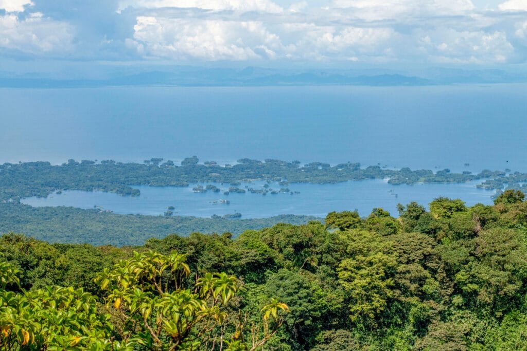 Voyage au Nicaragua en 2025 - Vue sur les Isletas depuis le volcan Mombacho - ANN NostaLatina