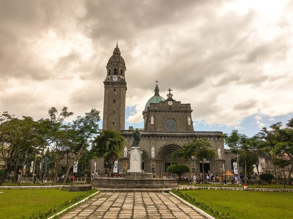 Voyage aux Philippines en 2025 - Basilique-cathédrale de l'Immaculé-Conception à Manille - ANN NostalAsie