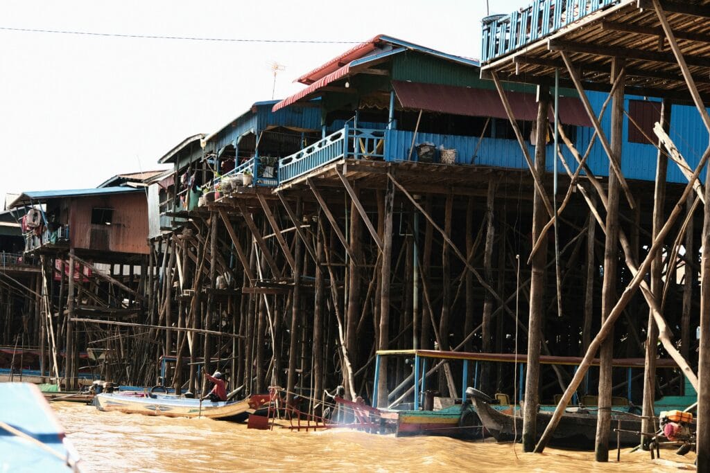 Voyage au Cambodge en 2026 - Maisons sur pilotis au lac Tonlé Sap - Voyage sur mesure avec NostalAsia ANN