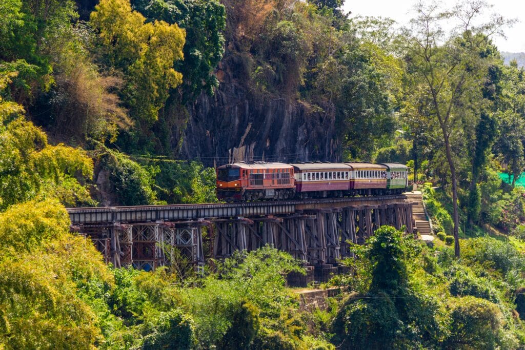 Voyage en Thaïlande en 2026 - Train vers Kanchanaburi - Voyage sur mesure avec NostalAsie ANN