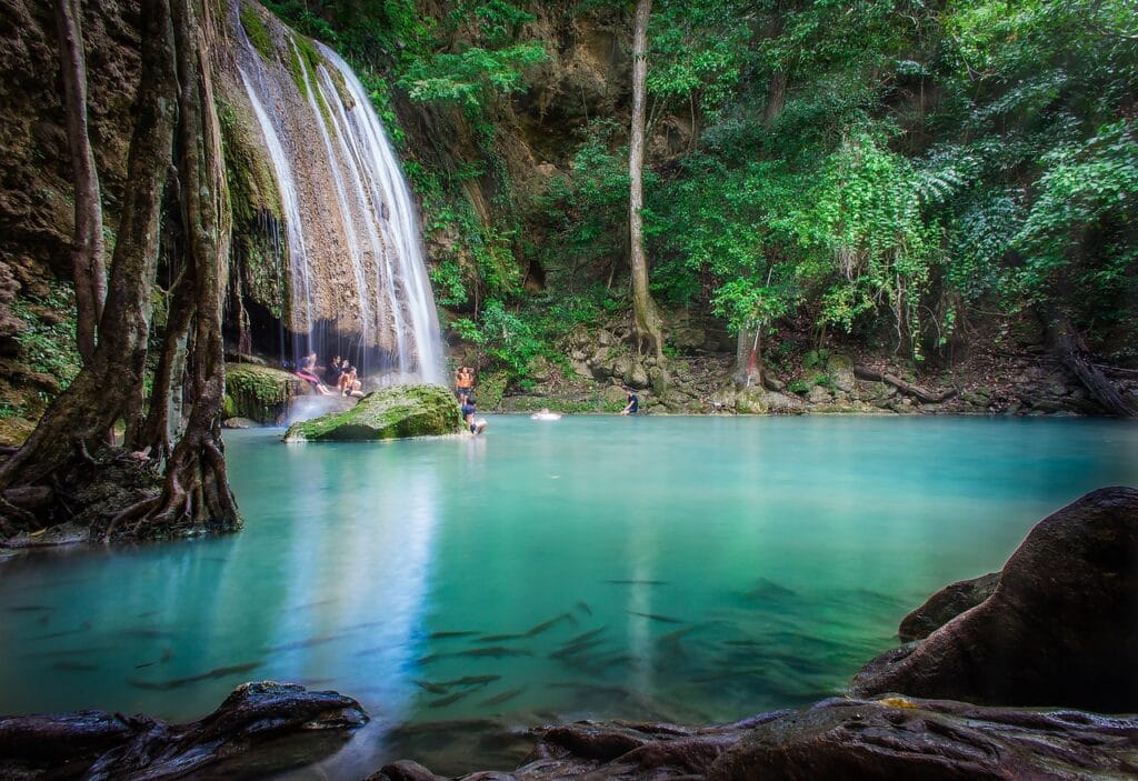 Voyage en Thaïlande en 2026 - Cascade et bassin dans le parc d'Erawan - Voyage sur mesure avec NostalAsie ANN