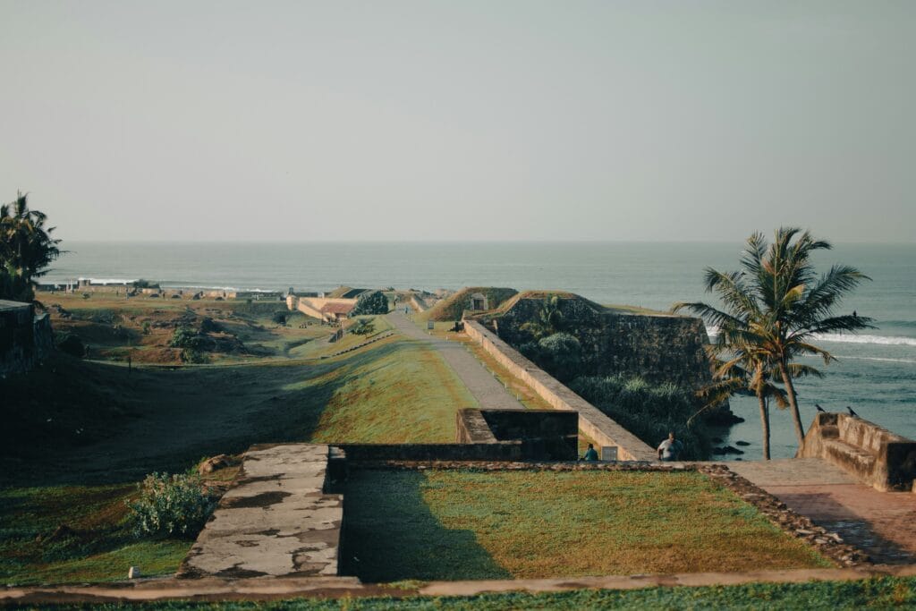 Voyage au Sri Lanka en 2026 - Promenade sur les remparts de Galle - Voyage sur mesure avec NostalAsia ANN