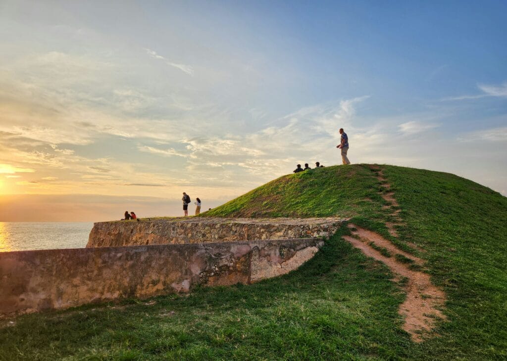Voyage au Sri Lanka en 2026 - Coucher de soleil sur les remparts de Galle - Voyage sur mesure avec NostalAsia ANN