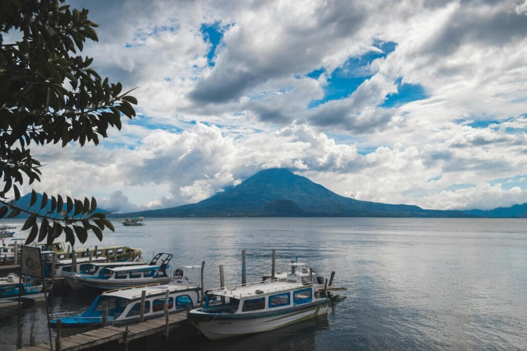 Voyage au Guatemala en 2026 - Visiter le lac Atitlan - Vue sur le lac Atitlan - Voyage sur mesure avec NostaLatina ANN